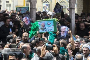 تشییع و تدفین پیکر مطهر دانشمند هسته&zwnj;ای شهید محمدمهدی طهرانچی رییس دانشگاه آزاد اسلامی و همسر گرانقدرش شهیده مژگان قراویری در حرم حضرت عبدالعظیم حسنی(ع)