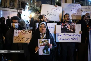 تجمع مردمی و دانشجویی مقابل سفارت انگلیس