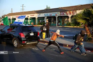 درگیری پلیس ضد شورش و معترضان در لس&zwnj;آنجلس آمریکا