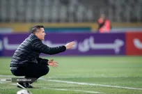 ادامه حرکات پیش از بازیِ اوسمار/ پرچم های سرخ جمع شد! +فیلم