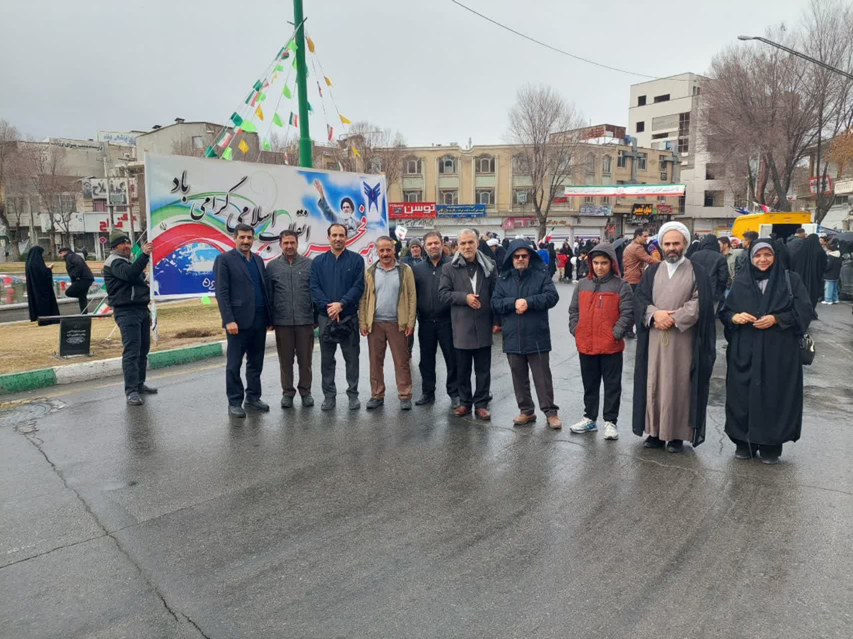 حضور پرشور دانشگاهیان آزاد اسلامی در راهپیمایی 22 بهمن؛ تجلی وفاداری به انقلاب