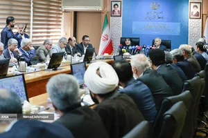 علیرضا کاظمی، وزیر آموزش و پرورش و فرزانه صادق مالواجِرد وزیر راه و شهرسازی در مراسم امضای تفاهم&zwnj;نامه همکاری حوزه مسکن فرهنگیان