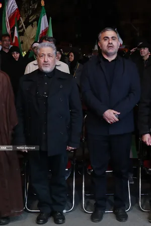 مراسم وداع با شهدای ناوشکن دنا و حمایت از نیروهای مسلح با حضور دکتر بیژن رنجبر و دانشگاهیان دانشگاه آزاد اسلامی استان تهران و اقشار مختلف مردم - میدان فردوسی تهران