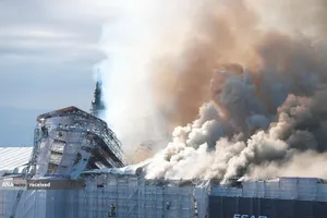 آتش سوزی در بورس اوراق بهادار قدیمی شهر کپنهاگ، دانمارک