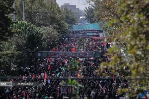 پیاده&zwnj;روی جاماندگان اربعین در تهران
