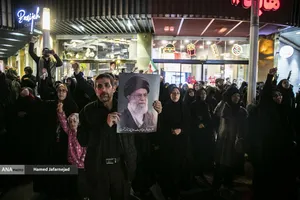 عزاداری شهادت رهبر انقلاب در چهارراه کوکاکولا خیابان پیروزی تهران