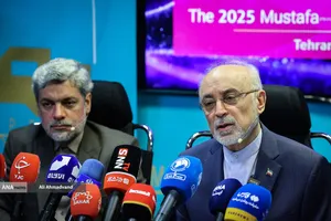 علی اکبر صالحی رئیس کارگروه علمی جایزه مصطفی(ص) و مهدی صفاری&zwnj;نیا مدیرعامل بنیاد علم و فناوری مصطفی&zwnj;(ص)