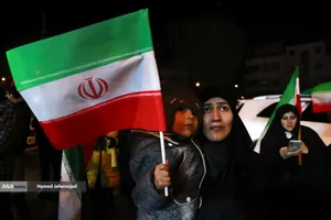 مراسم وداع با شهدای ناوشکن دنا و حمایت از نیروهای مسلح با حضور دکتر بیژن رنجبر و دانشگاهیان دانشگاه آزاد اسلامی استان تهران و اقشار مختلف مردم - میدان فردوسی تهران