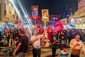 پیاده روی زائرین اربعین حسینی به یاد رهبر شهید انقلاب