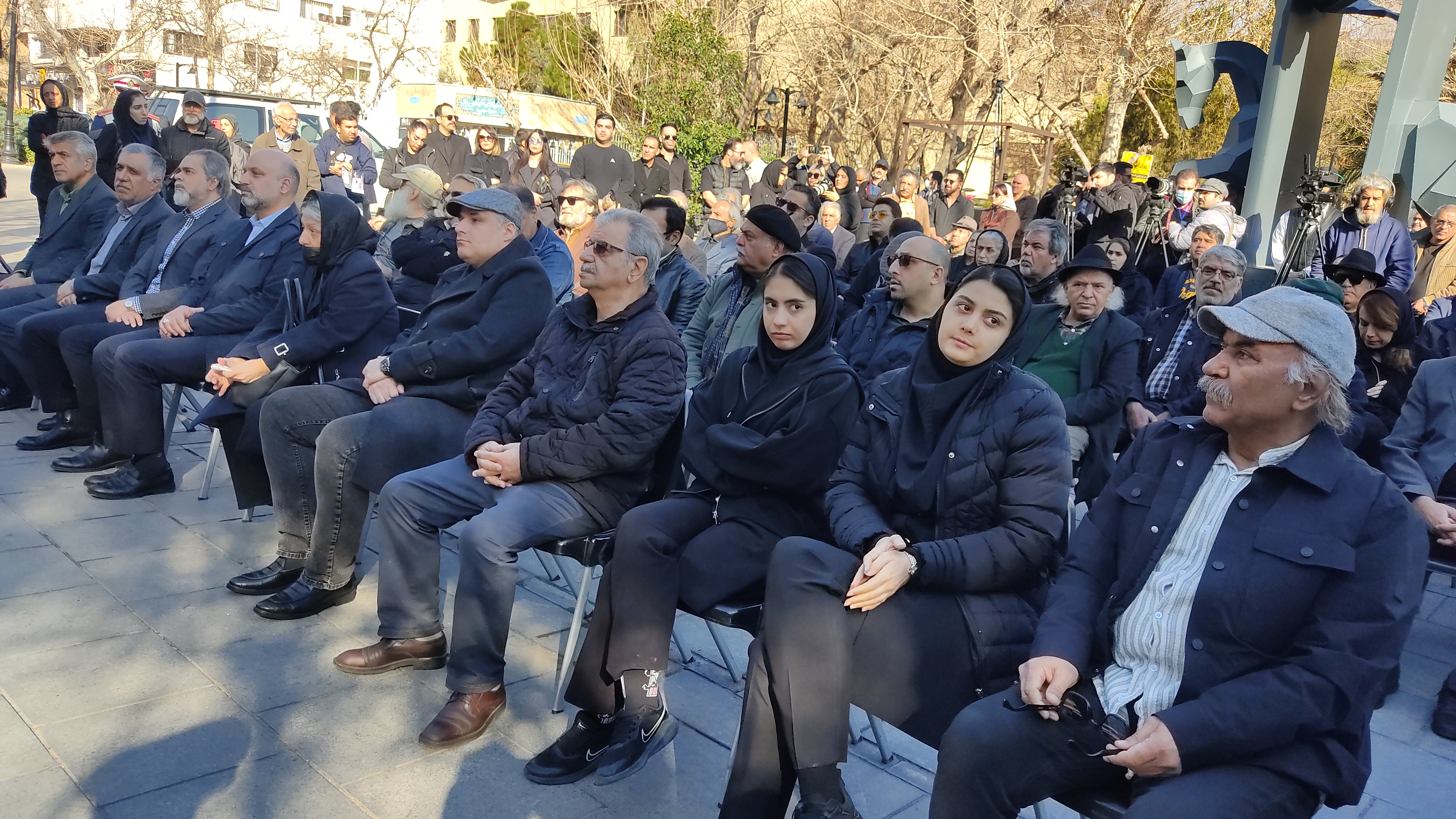 تشییع پیکر عنایت بخشی در میان اندوه همکاران و دوستداران هنر///// تشییع پیکر عنایت بخشی در میان اندوه همکاران و دوستداران هنر/////