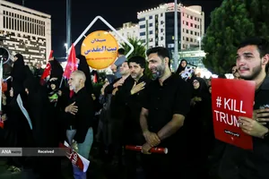 زائران حرم رضوی در انتظار وداع تاریخی با رهبر شهید امت