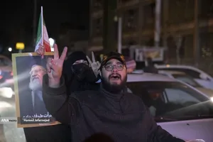 بیعت مردم تهران با حضرت آیت الله سید مجتبی خامنه ای رهبر جدید انقلاب اسلامی ایران - میدان شهدا