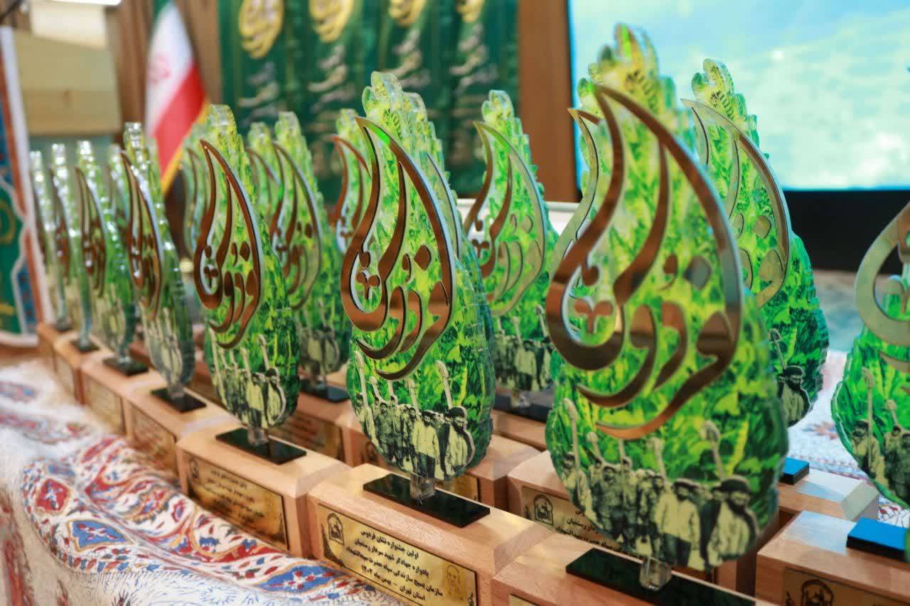 اعطای «نشان فردوس» به گروههای جهادی برتر استان تهران اعطای «نشان فردوس» به گروههای جهادی برتر استان تهران