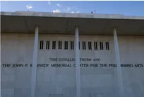 اعتراضات-جدید-هنرمندان-و-لغو-اجرا‌های-بیشتر-در-مرکز-هنری-کندی-پس-از-تغییر-نام-به-ترامپ