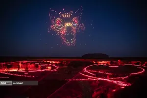 نورپردازی با استفاده از لیزر و پهپاد برای نشان دادن تصویری از روسوم بومیان دوران باستان در استرالیا