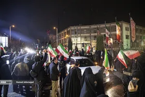 بیعت مردم تهران با حضرت آیت الله سید مجتبی خامنه ای رهبر جدید انقلاب اسلامی ایران - میدان شهدا