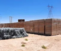 حمله هوایی به یک انبار تجهیزات نیروگاه‌های خورشیدی در روستای مناطق محروم