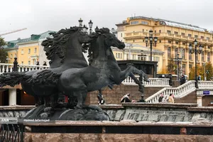 باغ الکساندر در جوار میدان مانژ مسکو روسیه