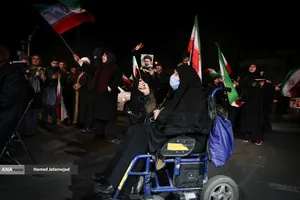 مراسم وداع با شهدای ناوشکن دنا و حمایت از نیروهای مسلح با حضور دکتر بیژن رنجبر و دانشگاهیان دانشگاه آزاد اسلامی استان تهران و اقشار مختلف مردم - میدان فردوسی تهران