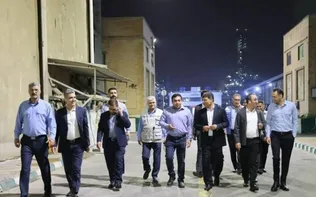 دیدار نوروزی مدیرعامل و جمعی از روسای پتروشیمی شهید تندگویان با کارکنان این مجتمع ساعاتی پس از تحویل سال
