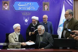 محمد مهدی طهرانچی رئیس دانشگاه آزاد اسلامی و آیت&zwnj;الله اعرافی مدیر حوزه&zwnj;های علمیه کشور