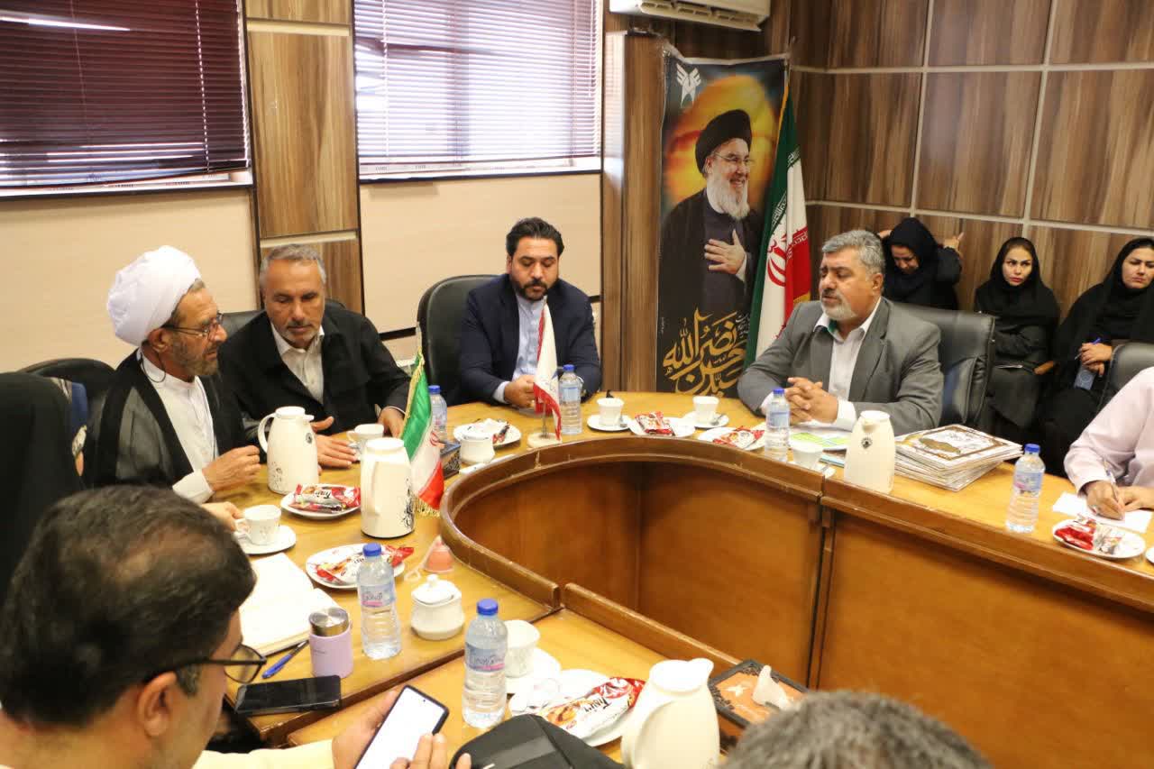 امروز کسی دلسوز مملکت است که حل مسئله کند امروز کسی دلسوز مملکت است که حل مسئله کند