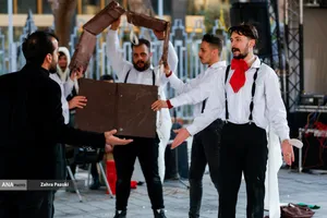 اولین روز اجراهای خیابانی جشنواره تئاتر فجر
