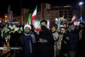 وداع با پیکر شهدای ناوشکن دنا در میدان دریاچه