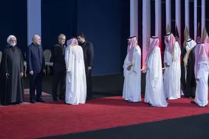 ادای احترام مقامات و مسئولان خارجی دولت پادشاهی عربستان سعودی به پیکر امام شهید 
