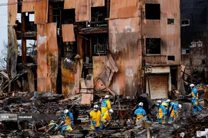 امدادگران در جستجوی قربانیان زلزله در ایشیکاوا، ژاپن