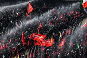 مراسم اقامه نماز بر پیکر امام شهید امت