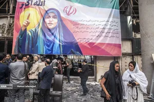 بازدید خبرنگاران خارجی از آثار به&zwnj;جامانده از حمله موشکی رژیم صهیونیستی به ساختمان شیشه ای صدا و سیما که در تاریخ ۲۴ تیرماه صورت گرفت