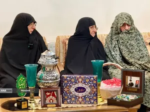 دیدار و تکریم خادمیاران رضوی منطقه 14 تهران با خانواده شهیدان محمدعلی،علی اصغر و جواد امینی بیات