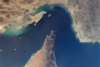 تسلط بر تنگه هرمز گلوی آمریکا را می‌فشارد/ توافق صلح سرابی بیش نیست