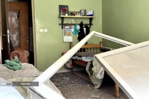 در پی تجاوز جنایتکاران آمریکایی-صهیونی به مناطق مسکونی اصفهان، گروه های جهادی از لحظات ابتدایی وقوع این جنایت، در کنار امدادگران مشغول خدمت رسانی، آواربرداری و بازسازی منازل آسیب دیده مردم هستند.