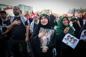 تشییع پیکر مطهر آقای شهید ایران و خانواده ایشان -۱
