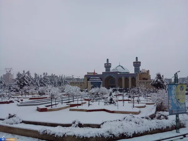 دانشگاه آزاد اسلامی واحد قم در یک روز برفی