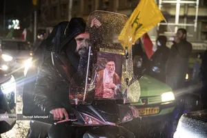 بیعت مردم تهران با حضرت آیت الله سید مجتبی خامنه ای رهبر جدید انقلاب اسلامی ایران - میدان شهدا