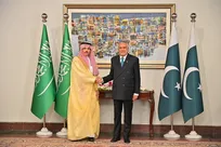 رایزنی وزیران خارجه عربستان و پاکستان درباره تردد در تنگه هرمز