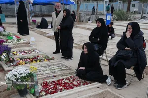 اولین جمعه سال جدید گلزار شهدای حملات تروریستی آمریکایی - صهیونی در جنگ رمضان - قطعه 42 بهشت زهرا(س)