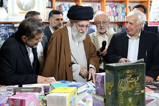 بازدید رهبر انقلاب از سی و‌‌ پنجمین نمایشگاه بین‌المللی کتاب تهران